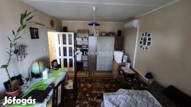 Eladó 50 nm-es lakás Pécs