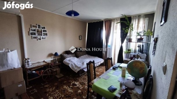 Eladó 50 nm-es lakás Pécs