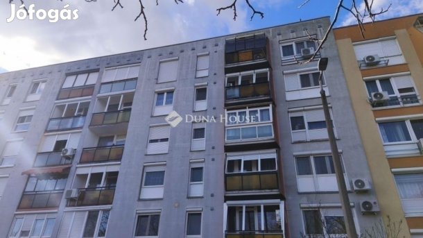 Eladó 50 nm-es lakás Pécs