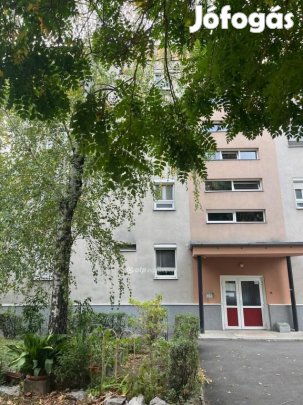 Eladó 50 nm-es lakás Pécs