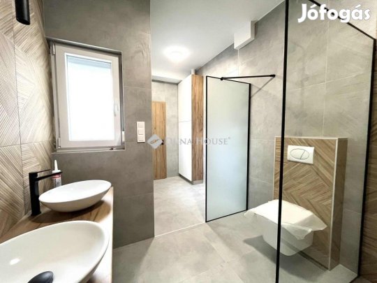 Eladó 50 nm-es lakás Pécs