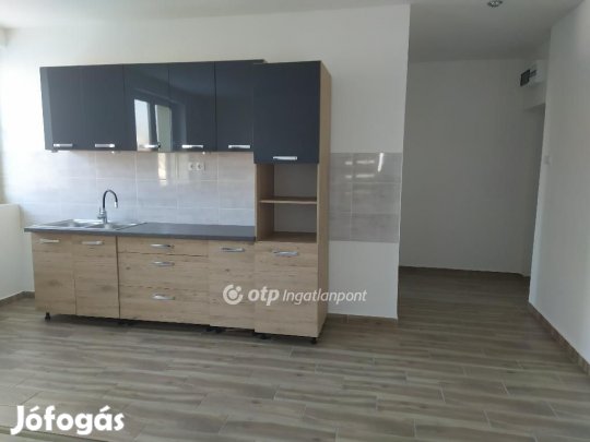 Eladó 50 nm-es lakás Verpelét