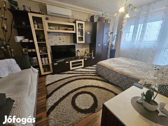 Eladó 51 m2 panel lakás, Debrecen