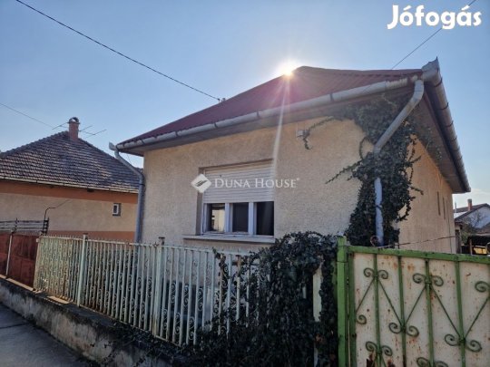 Eladó 51 nm-es ház Monor
