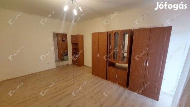 Eladó 51 nm-es lakás Oroszlány