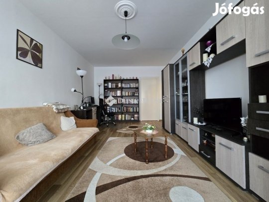 Eladó 52 nm-es lakás Pécs
