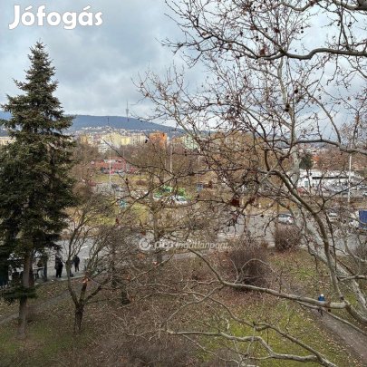 Eladó 52 nm-es lakás Pécs