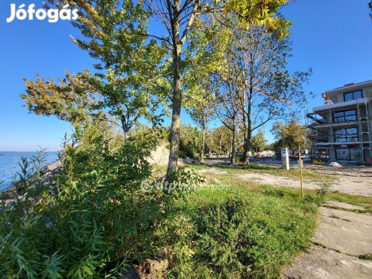 Eladó 53 nm-es lakás Balatonszemes