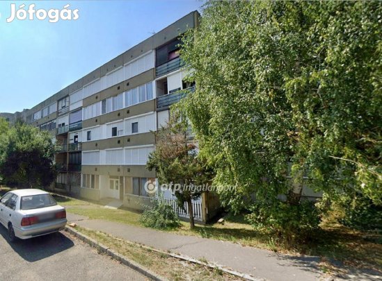 Eladó 53 nm-es lakás Bátonyterenye