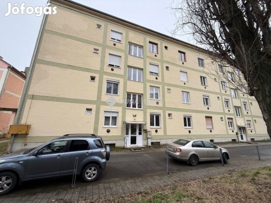 Eladó 53 nm-es lakás Pécs