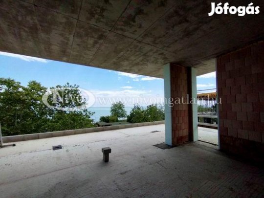 Eladó 53 nm-es tégla lakás Balatonalmádi