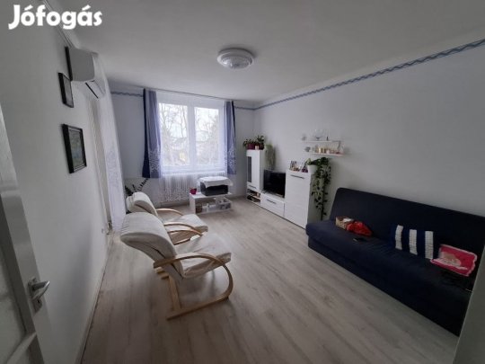 Eladó 54 nm-es Felújított tégla lakás Hajdúszoboszló