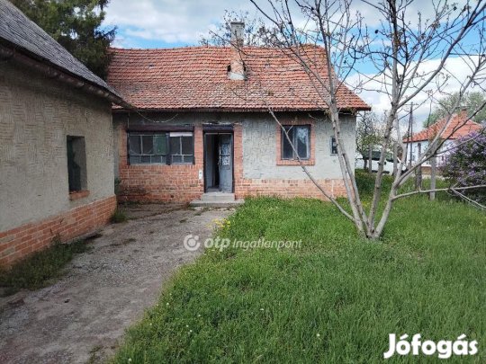 Eladó 54 nm-es ház Baks