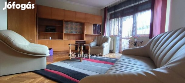 Eladó 54 nm-es lakás Békéscsaba
