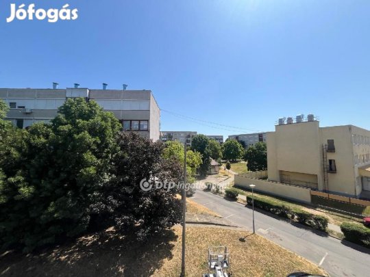 Eladó 54 nm-es lakás Berettyóújfalu