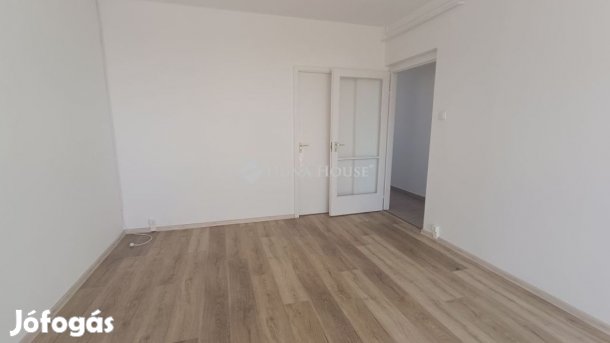 Eladó 54 nm-es lakás Kecskemét