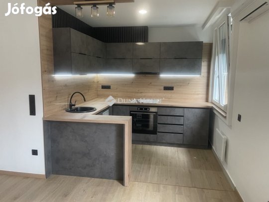 Eladó 54 nm-es lakás Pécs