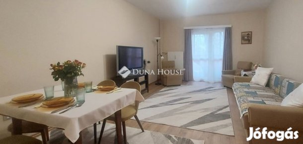 Eladó 54 nm-es lakás Pécs