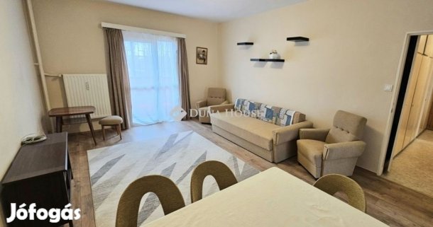 Eladó 54 nm-es lakás Pécs