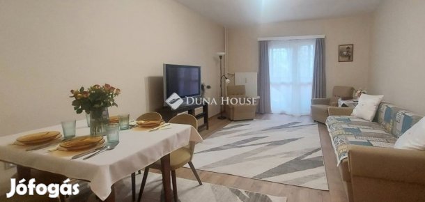 Eladó 54 nm-es lakás Pécs