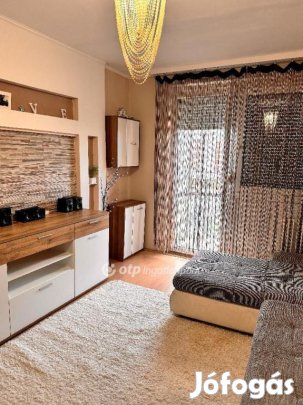 Eladó 54 nm-es lakás Szolnok