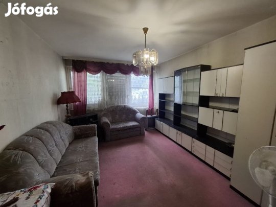 Eladó 54 nm-es panel lakás Hajdúszoboszló