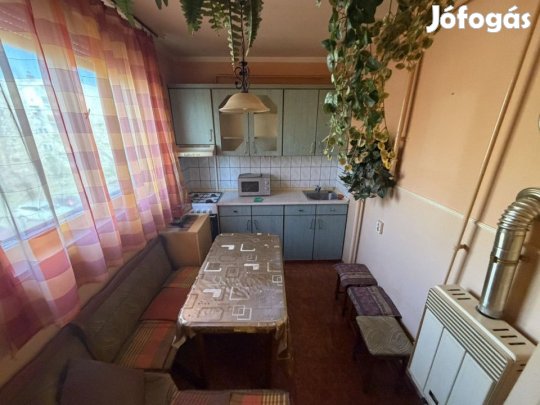 Eladó 54 nm-es tégla lakás Gyula