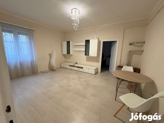 Eladó 54 nm-es tégla lakás Székesfehérvár