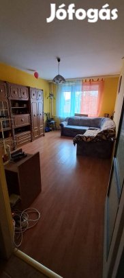 Eladó 54nm 1+2 fél szobás 1. emeleti panel lakásmért távfűtés Debrecen