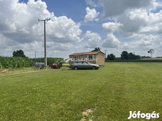 Eladó 557 nm-es telek Sávoly