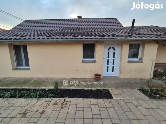 Eladó 55 nm-es ház Szentes