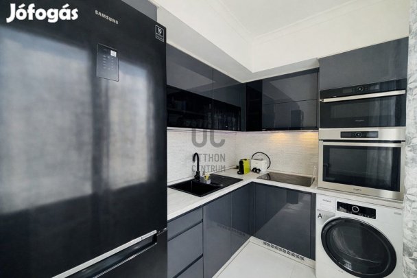 Eladó 55 nm-es lakás Cegléd