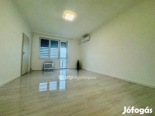 Eladó 55 nm-es lakás Debrecen