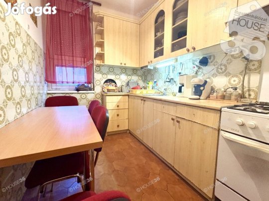 Eladó 55 nm-es lakás Kecskemét