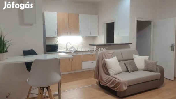 Eladó 55 nm-es lakás Pécs