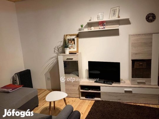 Eladó 55 nm-es lakás Pécs