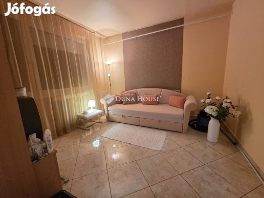 Eladó 55 nm-es lakás Szeged