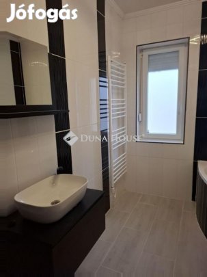 Eladó 55 nm-es lakás Szekszárd