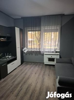 Eladó 55 nm-es lakás Szekszárd