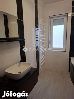 Eladó 55 nm-es lakás Szekszárd