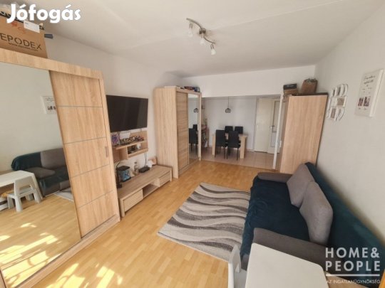 Eladó 55 nm-es tégla lakás Szeged Makkosház