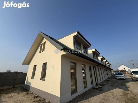 Eladó 56 nm-es ház Tura
