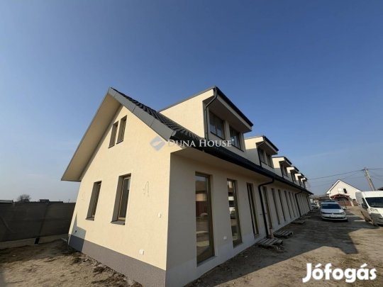 Eladó 56 nm-es ház Tura