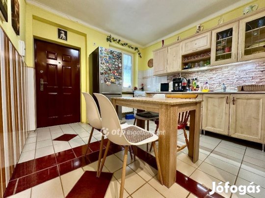 Eladó 56 nm-es lakás Debrecen