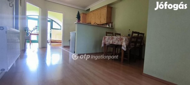 Eladó 57 nm-es lakás Békéscsaba