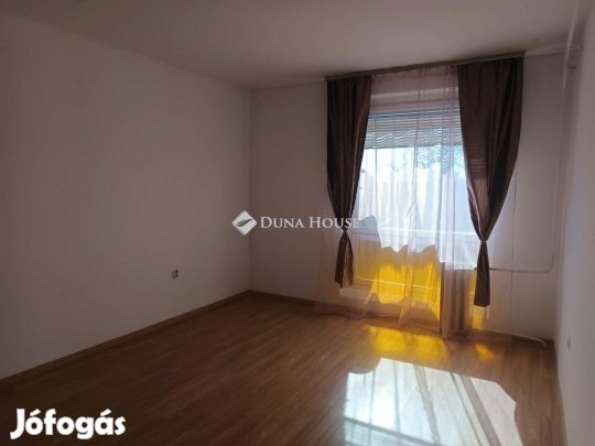 Eladó 57 nm-es lakás Szentlőrinc