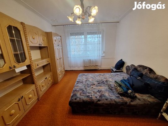 Eladó 57 nm-es panel lakás Hódmezővásárhely Lehel utca