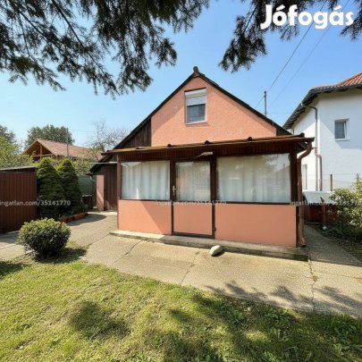 Eladó 57nm-es családi ház nagy udvarral és fedett garázzsal Kerepesen