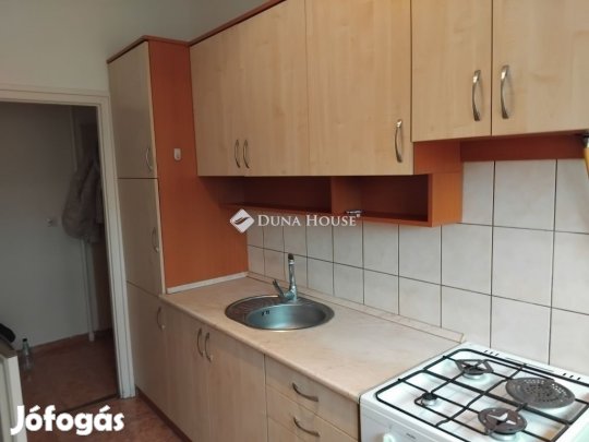 Eladó 58 nm-es lakás Pécs