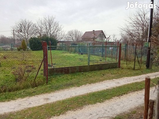Eladó 598 m2 telek